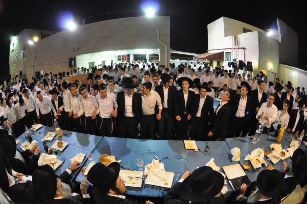 תיעוד מרהיב: השמחה של תלמידי פוניבז'