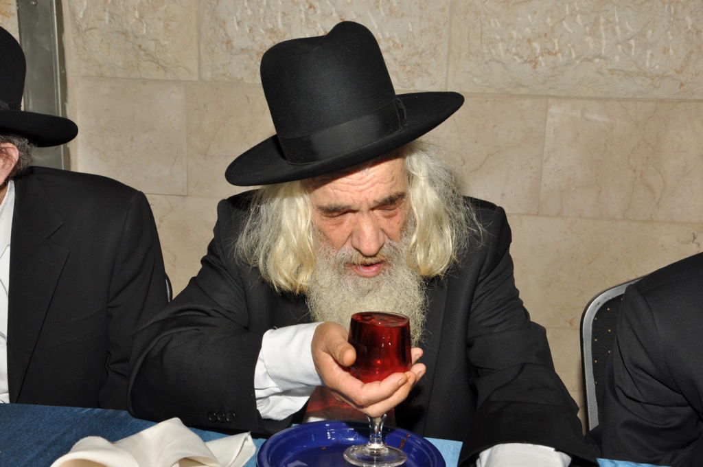 תיעוד מרהיב: השמחה של תלמידי פוניבז'