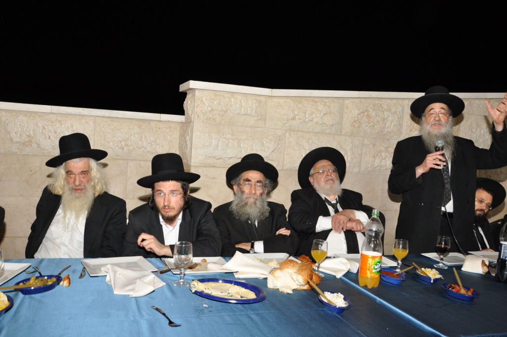 תיעוד מרהיב: השמחה של תלמידי פוניבז'