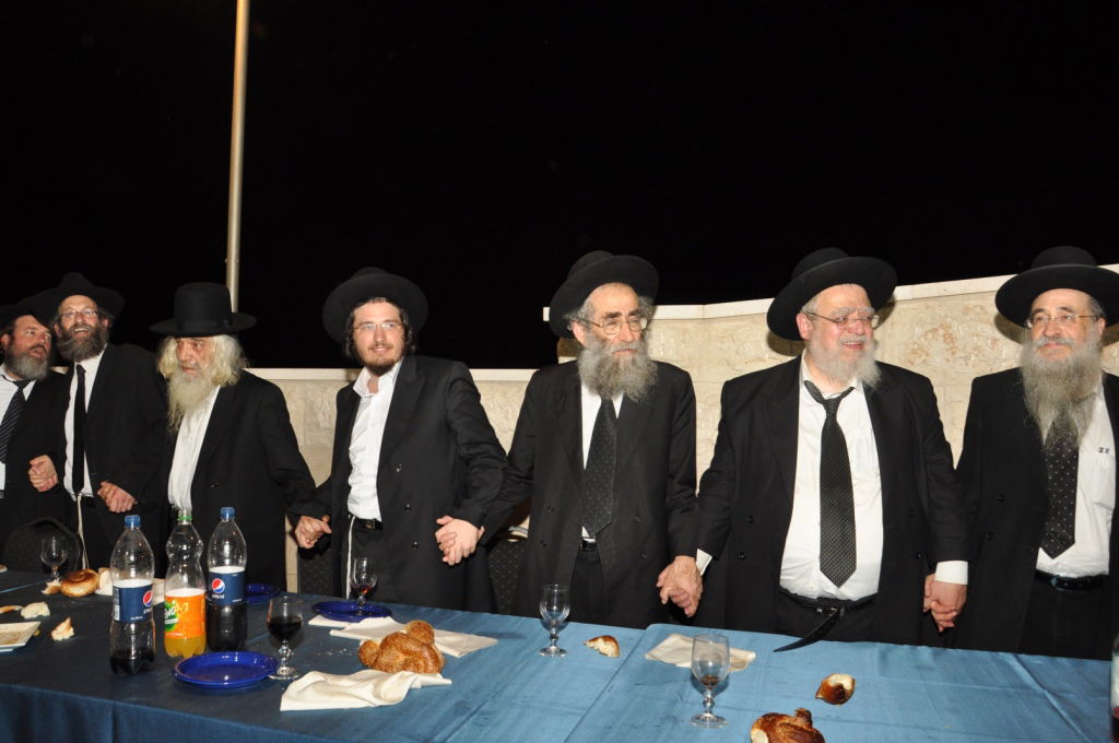 תיעוד מרהיב: השמחה של תלמידי פוניבז'