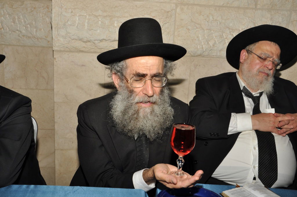 תיעוד מרהיב: השמחה של תלמידי פוניבז'