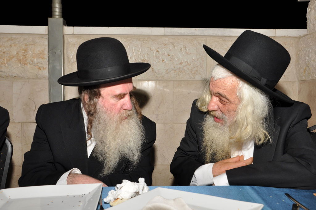 תיעוד מרהיב: השמחה של תלמידי פוניבז'