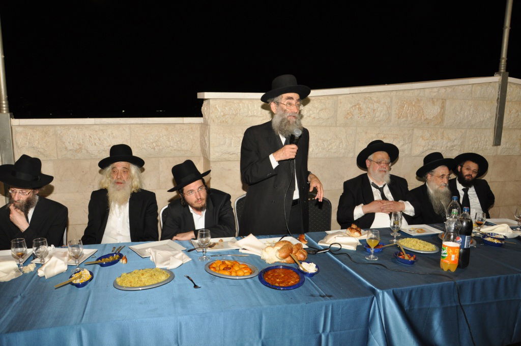 תיעוד מרהיב: השמחה של תלמידי פוניבז'