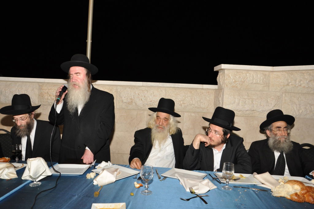 תיעוד מרהיב: השמחה של תלמידי פוניבז'