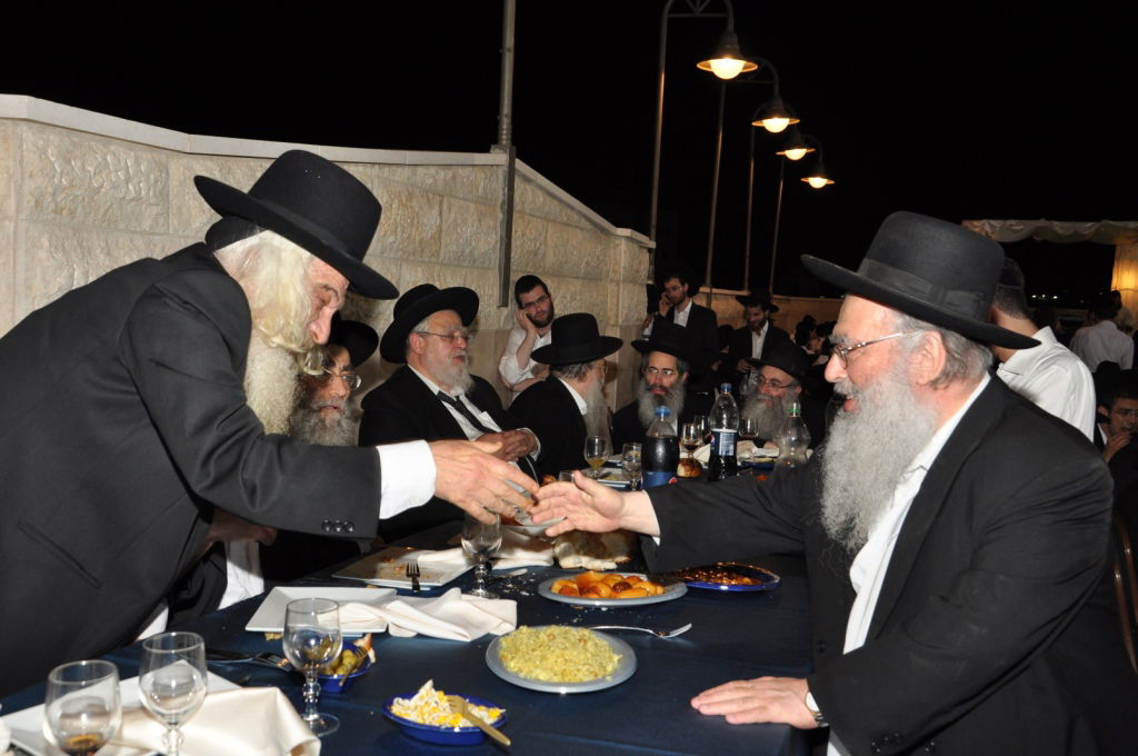 תיעוד מרהיב: השמחה של תלמידי פוניבז'