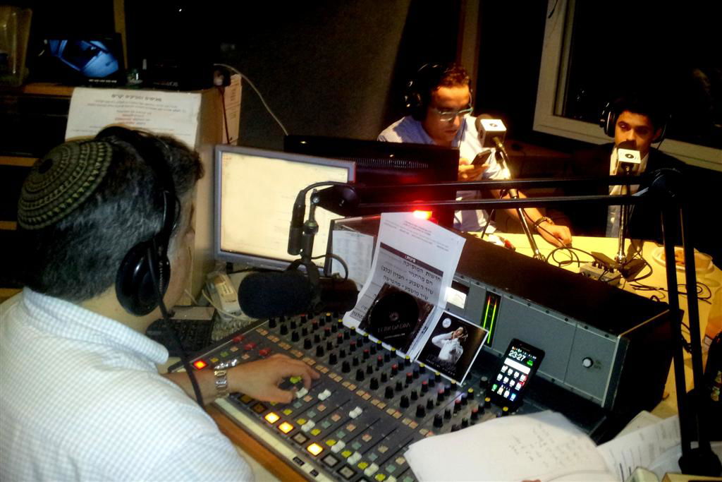 איציק דדיה התארח במוצ"ש מוזיקלי ברדיו "קול חי"