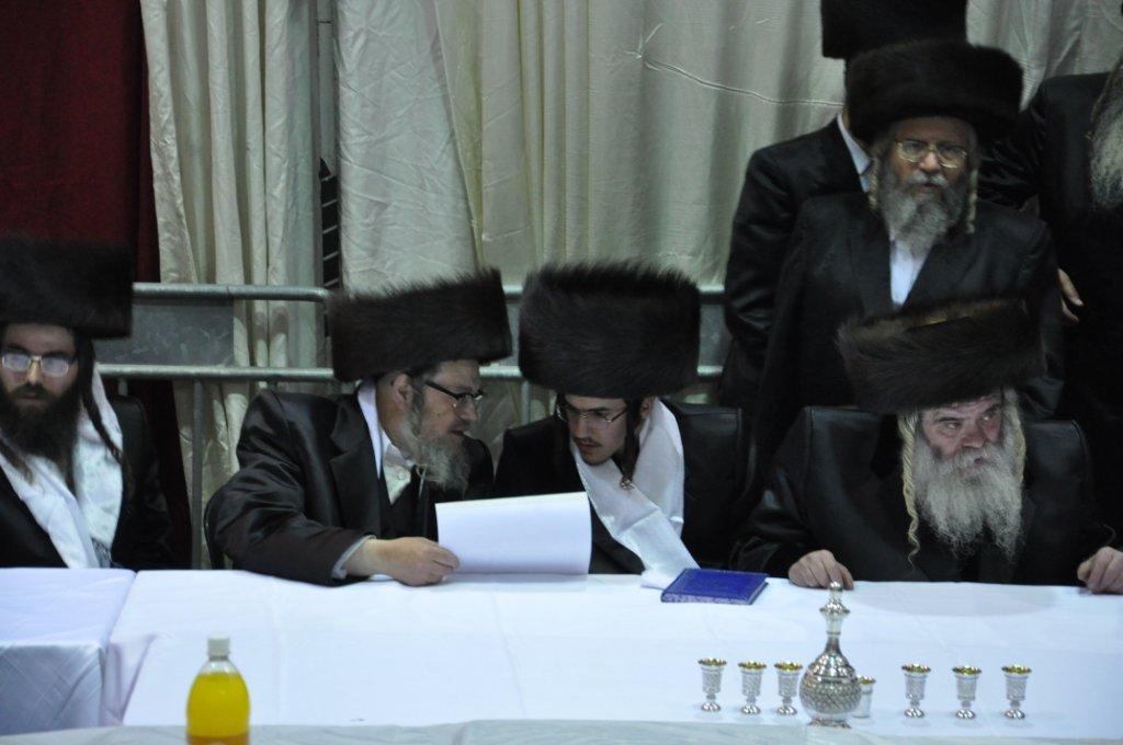 ‏‏שמחת החתונה בחצר קרעטשינף ירושלים / גלריה