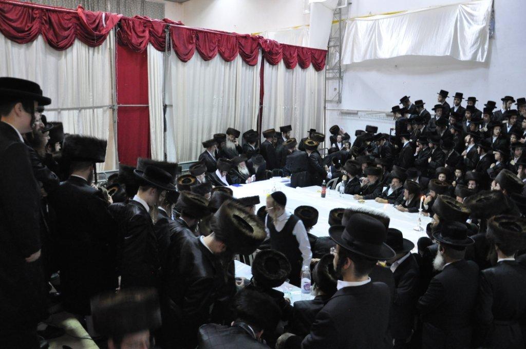 ‏‏שמחת החתונה בחצר קרעטשינף ירושלים / גלריה