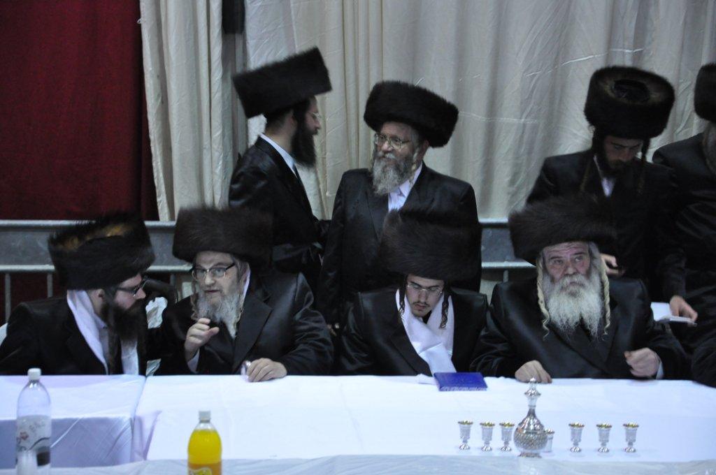 ‏‏שמחת החתונה בחצר קרעטשינף ירושלים / גלריה