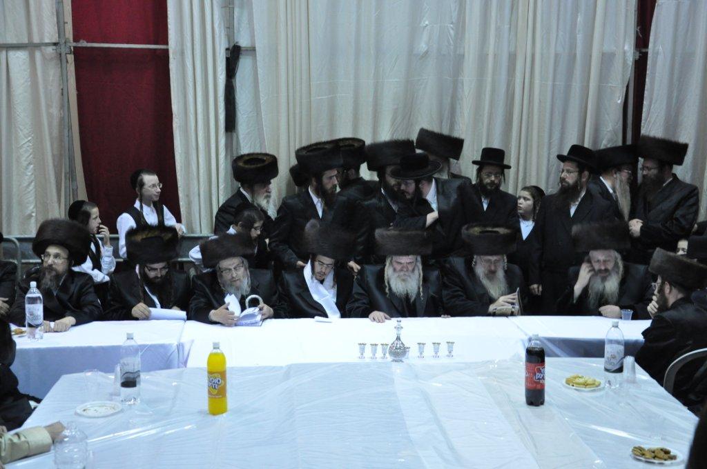 ‏‏שמחת החתונה בחצר קרעטשינף ירושלים / גלריה