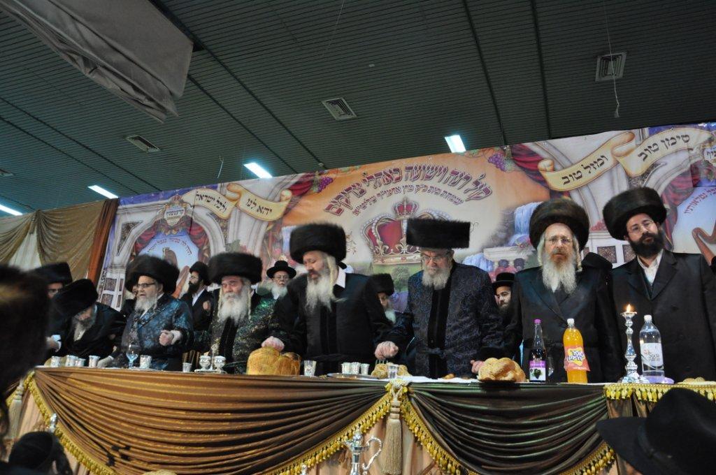 ‏‏שמחת החתונה בחצר קרעטשינף ירושלים / גלריה