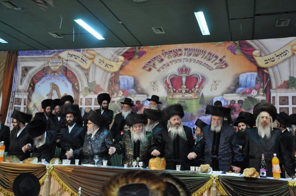 ‏‏שמחת החתונה בחצר קרעטשינף ירושלים / גלריה