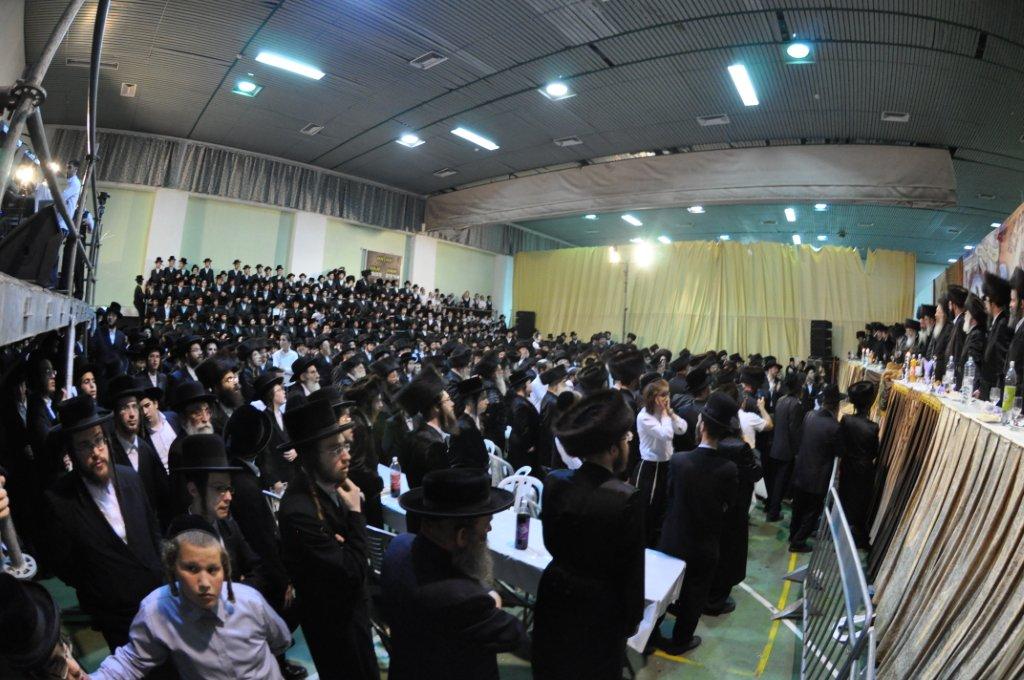 ‏‏שמחת החתונה בחצר קרעטשינף ירושלים / גלריה