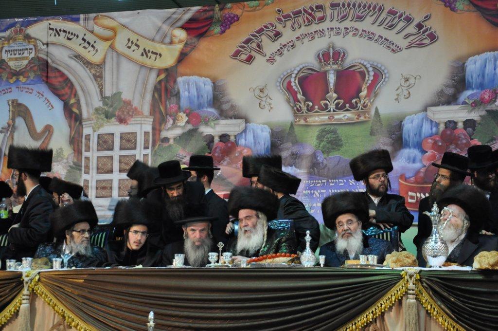 ‏‏שמחת החתונה בחצר קרעטשינף ירושלים / גלריה