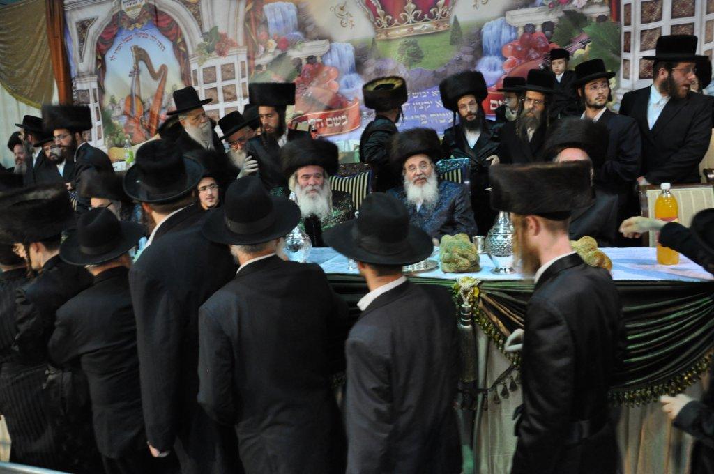 ‏‏שמחת החתונה בחצר קרעטשינף ירושלים / גלריה