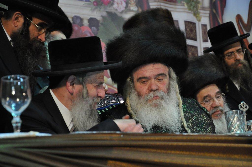 ‏‏שמחת החתונה בחצר קרעטשינף ירושלים / גלריה