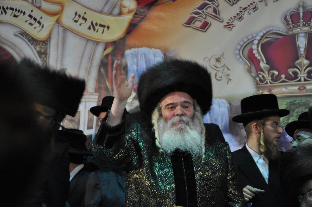 ‏‏שמחת החתונה בחצר קרעטשינף ירושלים / גלריה