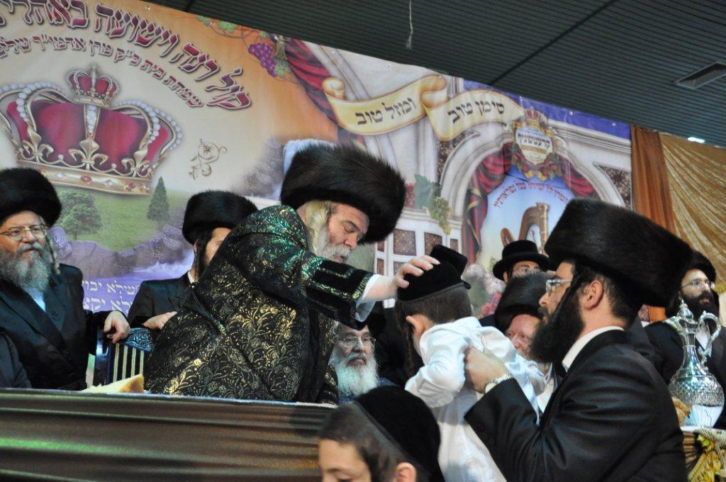 ‏‏שמחת החתונה בחצר קרעטשינף ירושלים / גלריה