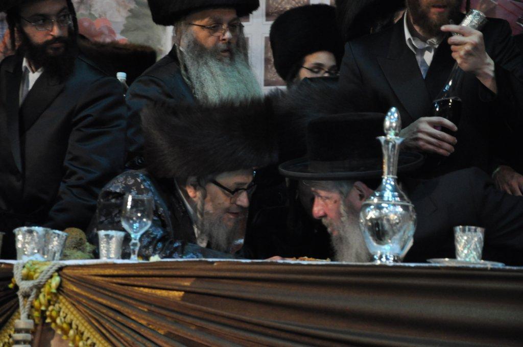 ‏‏שמחת החתונה בחצר קרעטשינף ירושלים / גלריה