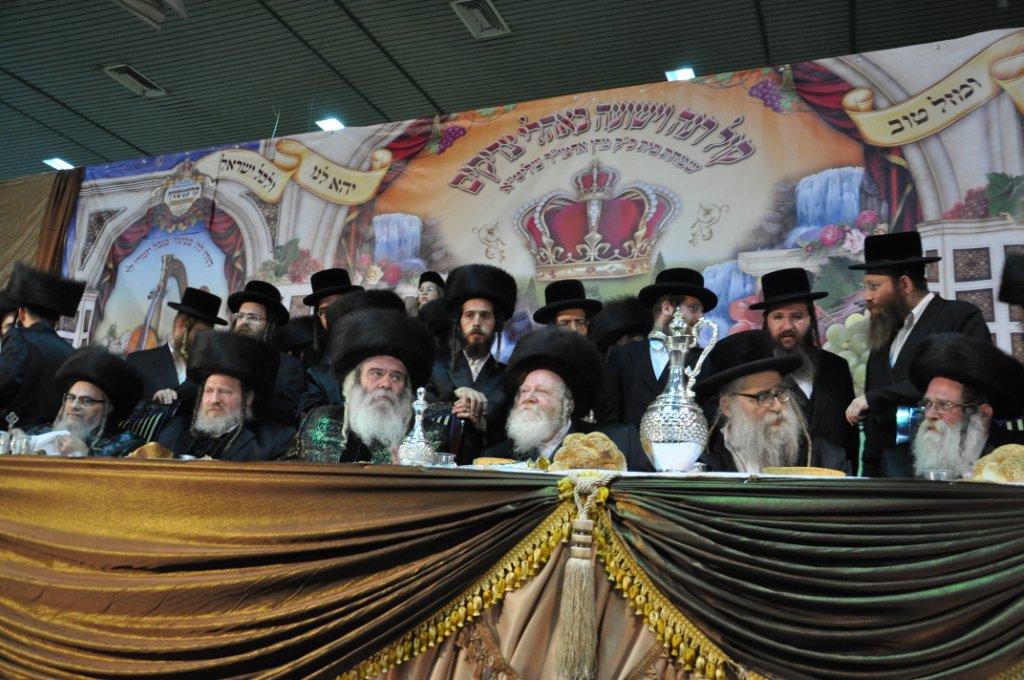 ‏‏שמחת החתונה בחצר קרעטשינף ירושלים / גלריה