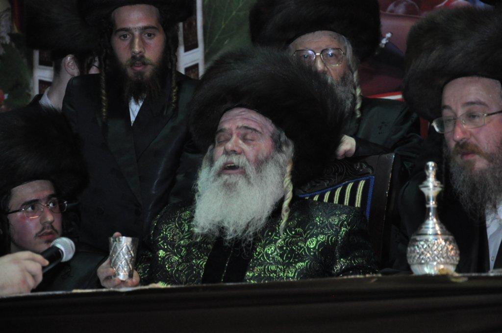 ‏‏שמחת החתונה בחצר קרעטשינף ירושלים / גלריה