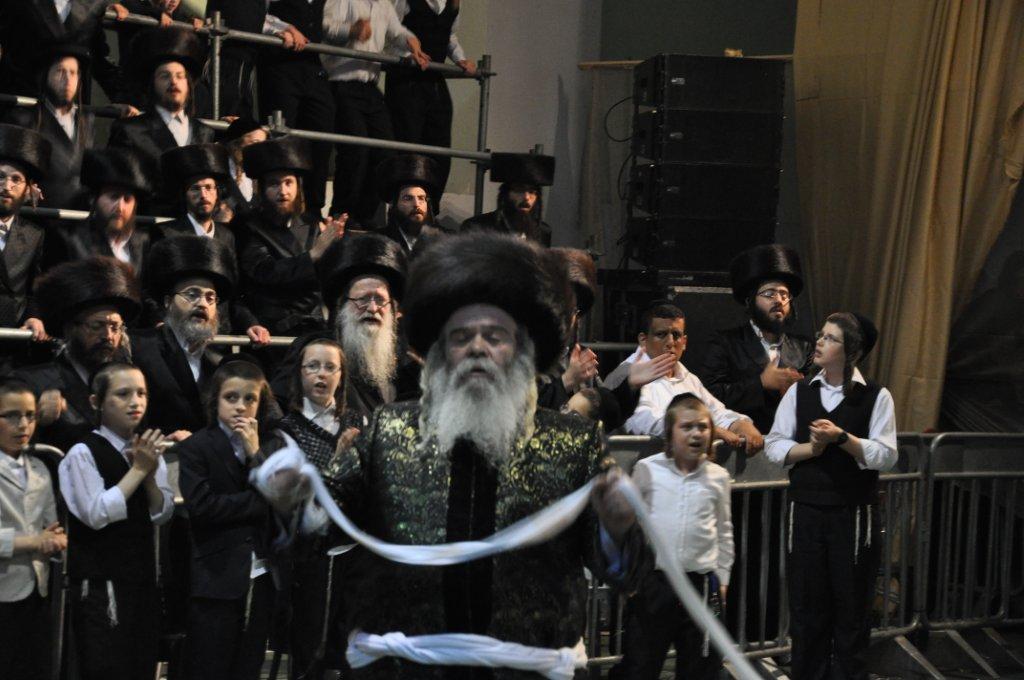 ‏‏שמחת החתונה בחצר קרעטשינף ירושלים / גלריה