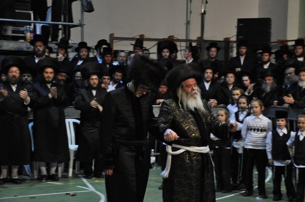 ‏‏שמחת החתונה בחצר קרעטשינף ירושלים / גלריה