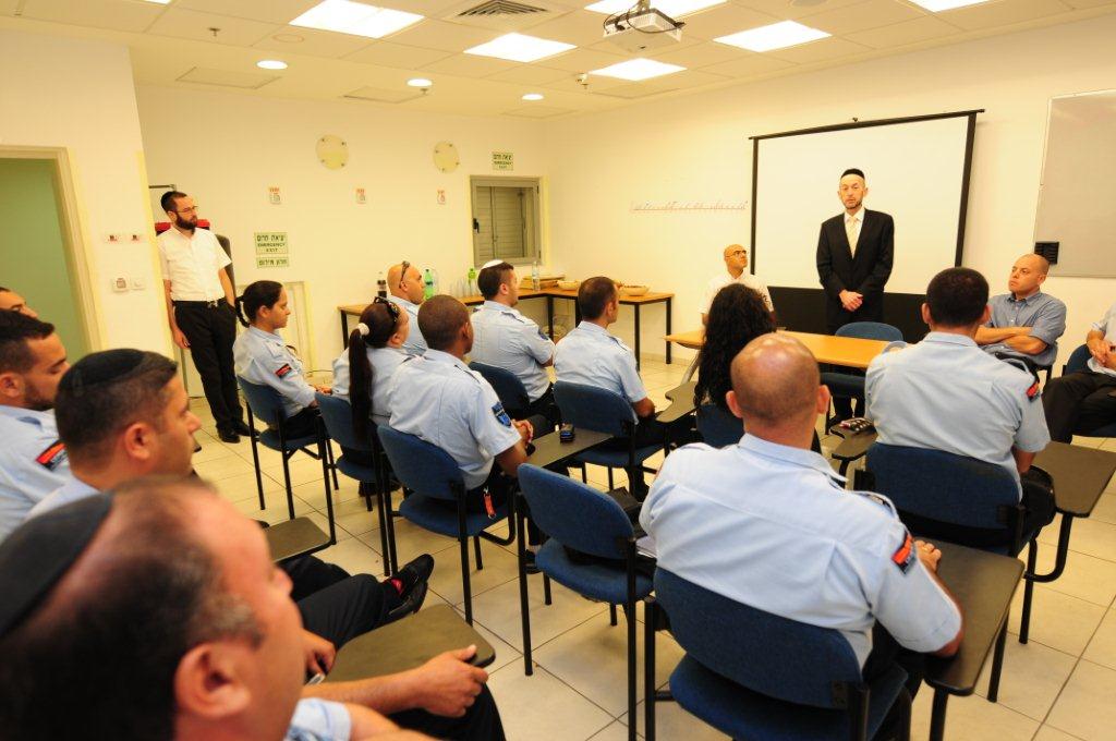 ח"כ מקלב על נוסעי ה'רכבת הקלה': "תמימים וישרי דרך"