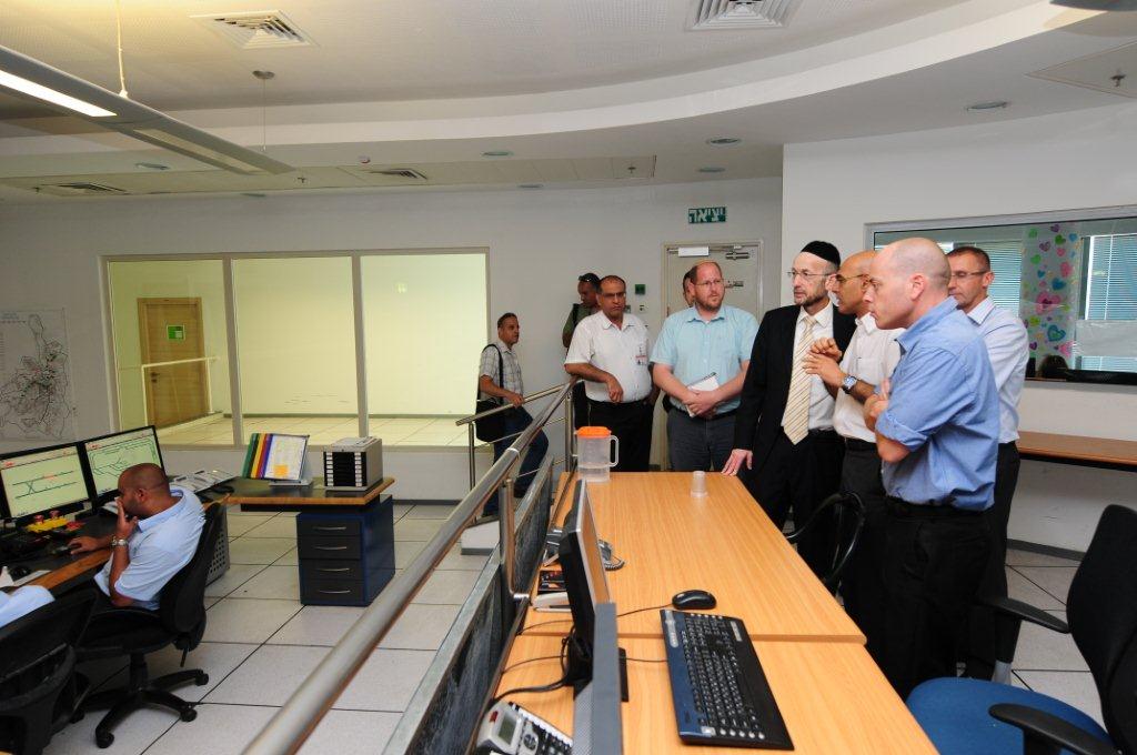 ח"כ מקלב על נוסעי ה'רכבת הקלה': "תמימים וישרי דרך"