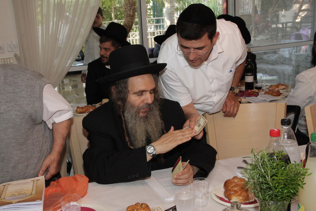 צפו בגלריה: בפתח-תקווה ערכו סעודה לכבוד יו"ר ש"ס