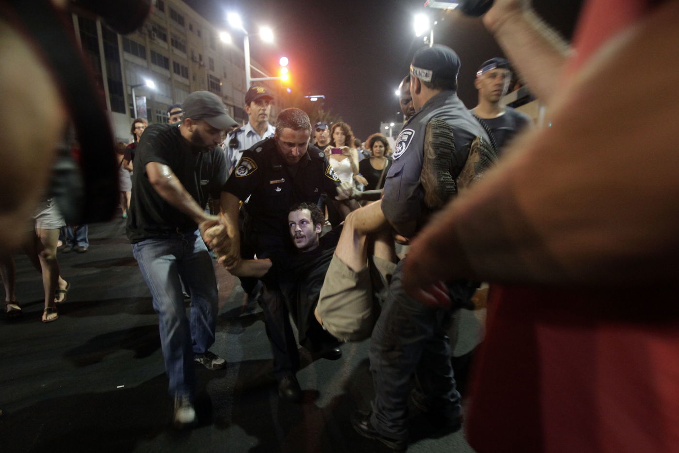 האלימות החילונית: כתבי אישום בהליך מהיר והארכות מעצר