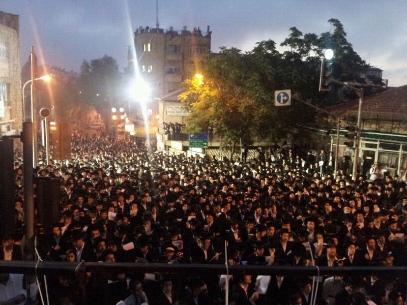 לפנות בוקר: למעלה מרבבת חרדים הפגינו בירושלים נגד גזירת הגיוס