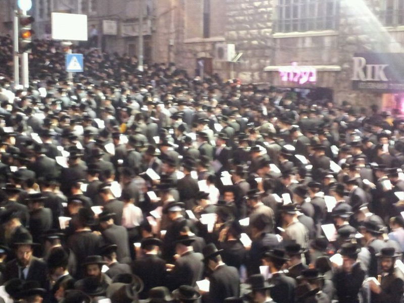 לפנות בוקר: למעלה מרבבת חרדים הפגינו בירושלים נגד גזירת הגיוס