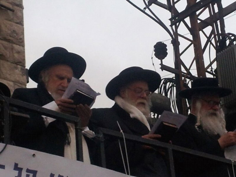 לפנות בוקר: למעלה מרבבת חרדים הפגינו בירושלים נגד גזירת הגיוס