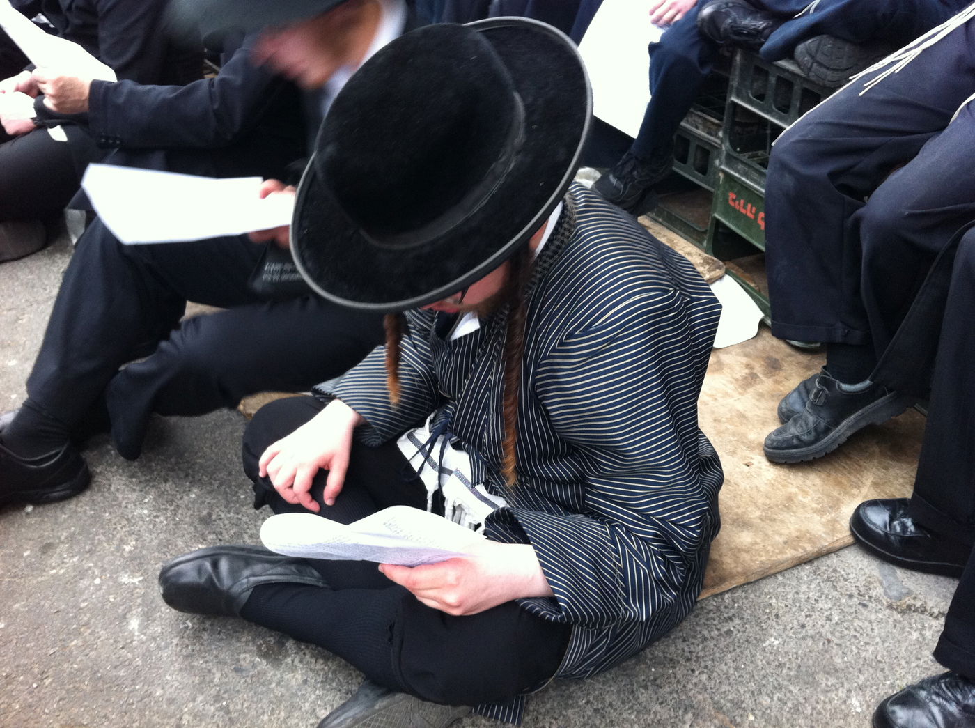 לפנות בוקר: למעלה מרבבת חרדים הפגינו בירושלים נגד גזירת הגיוס