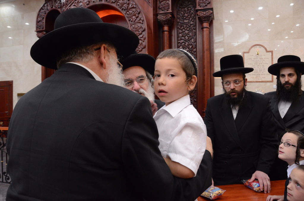 האדמו"ר מויז'ניץ למוישי הולצברג: "תמשיך בדרכי הוריך"