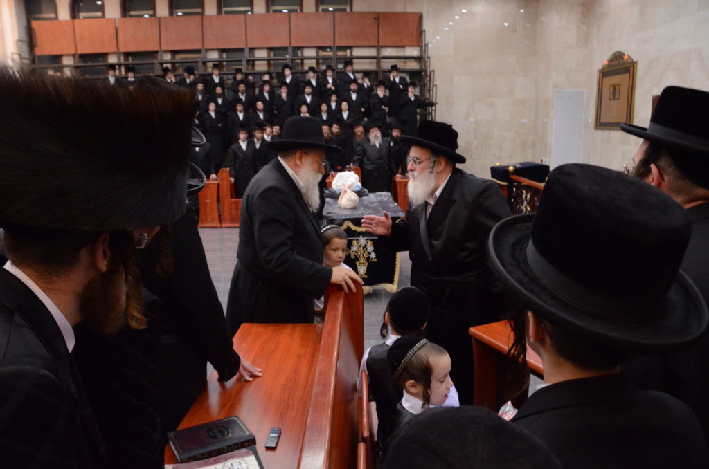 האדמו"ר מויז'ניץ למוישי הולצברג: "תמשיך בדרכי הוריך"