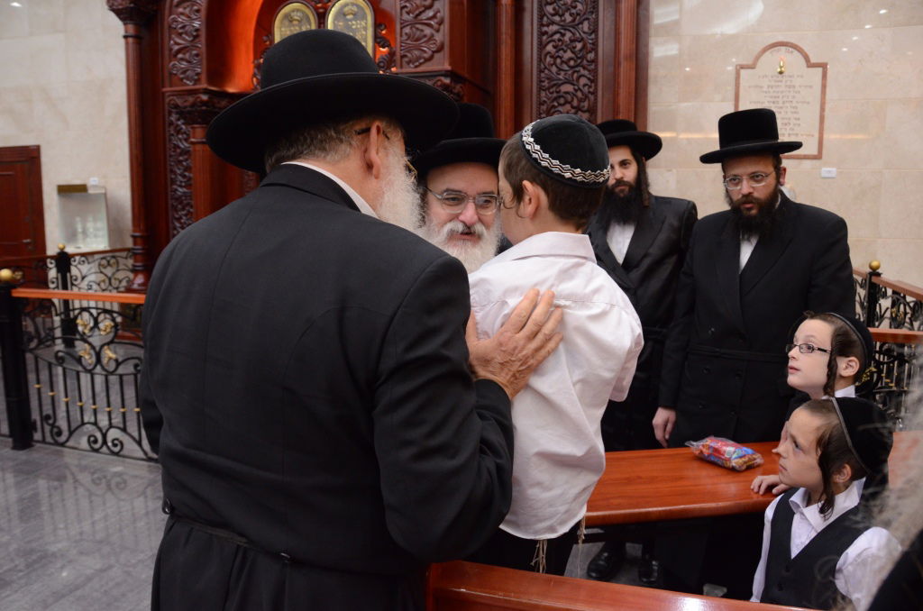 האדמו"ר מויז'ניץ למוישי הולצברג: "תמשיך בדרכי הוריך"