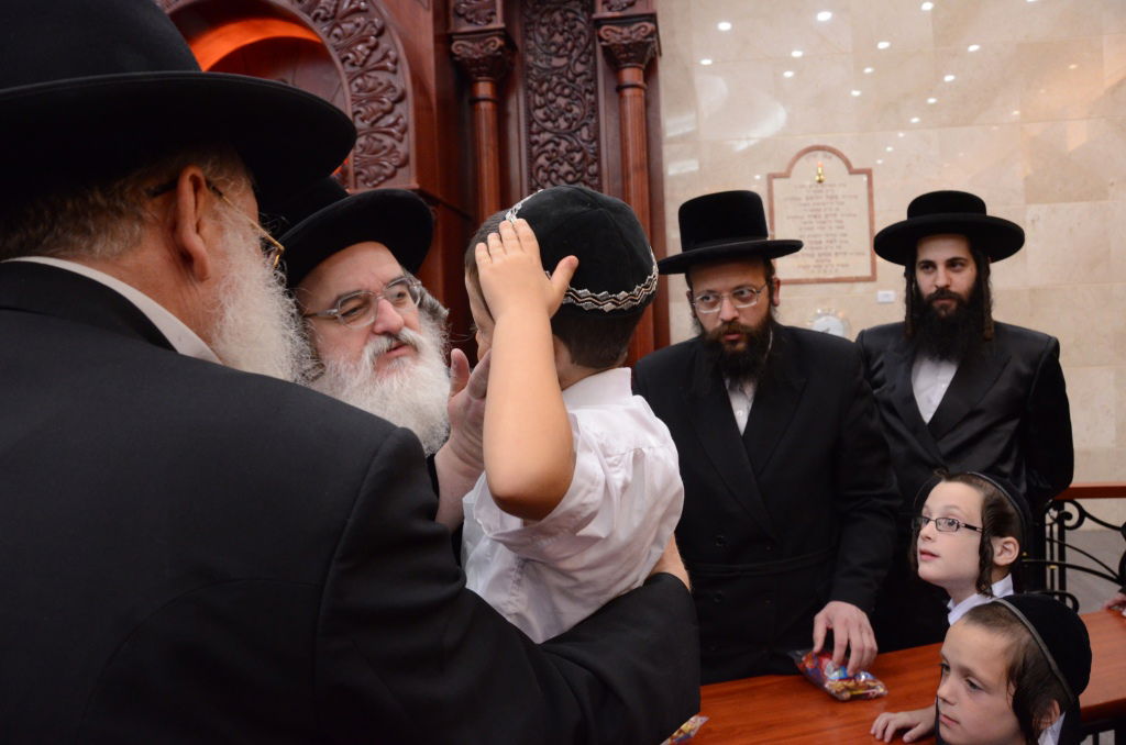 האדמו"ר מויז'ניץ למוישי הולצברג: "תמשיך בדרכי הוריך"