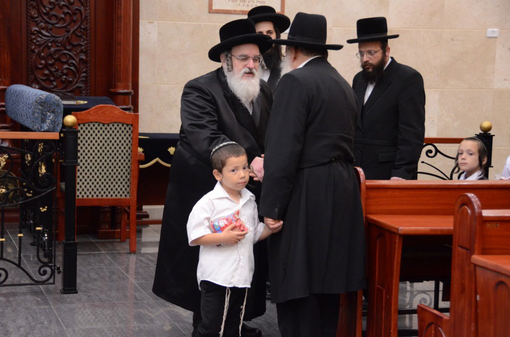 האדמו"ר מויז'ניץ למוישי הולצברג: "תמשיך בדרכי הוריך"