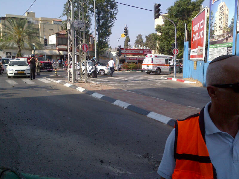 צפו: מנוף גבהים התמוטט באמצע הרחוב