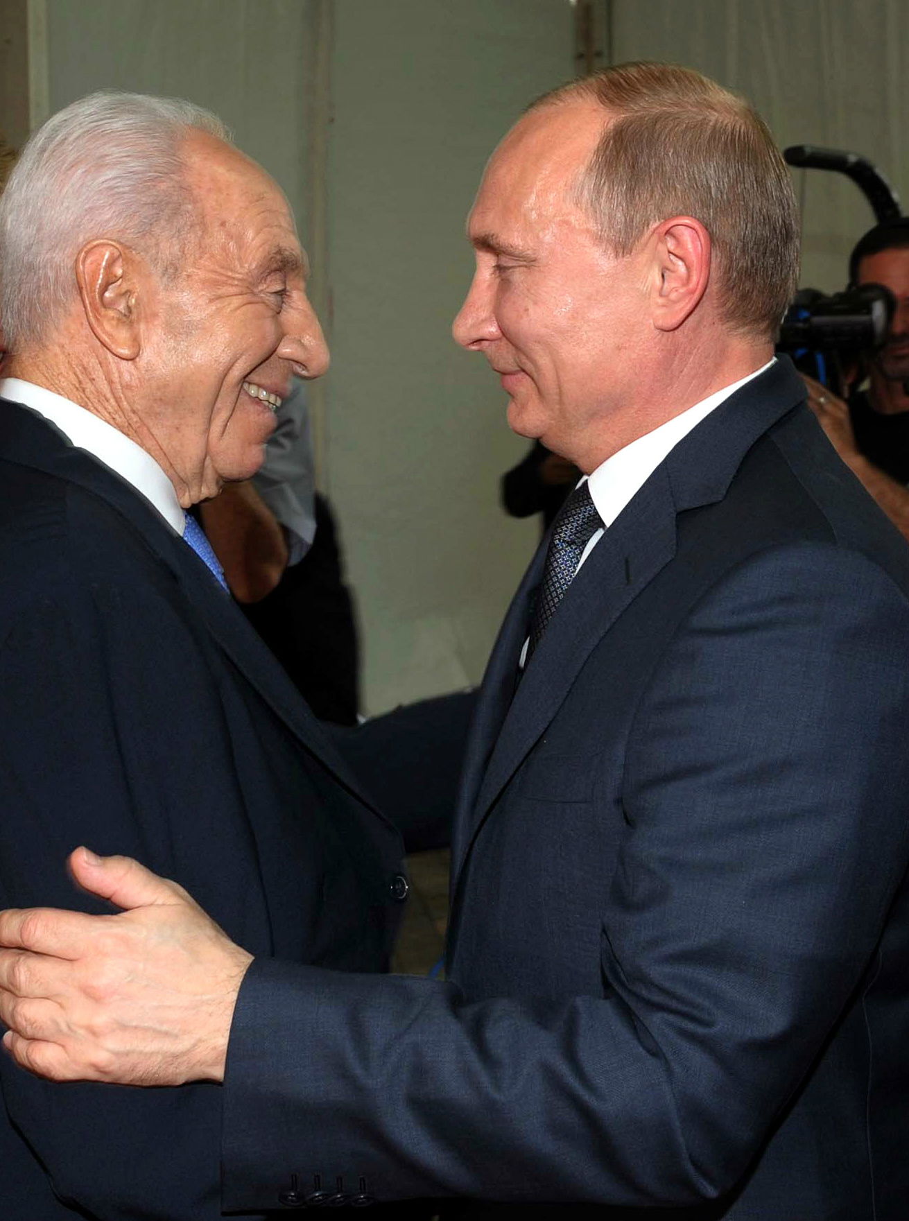 פרס לפוטין: "אל תרשה איום אירני"