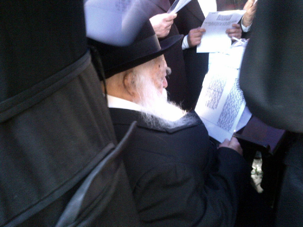 רבי חיים קנייבסקי העתיר בתפילה בבית השונמית