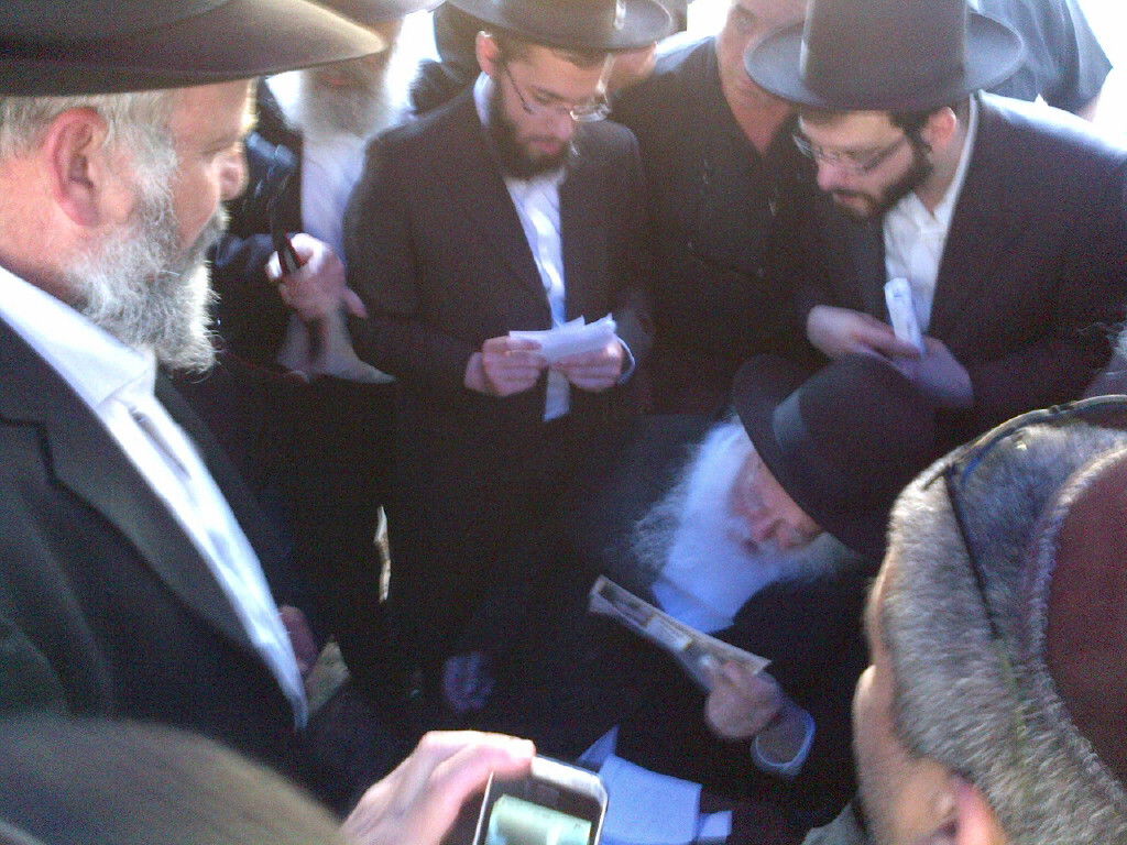 רבי חיים קנייבסקי העתיר בתפילה בבית השונמית