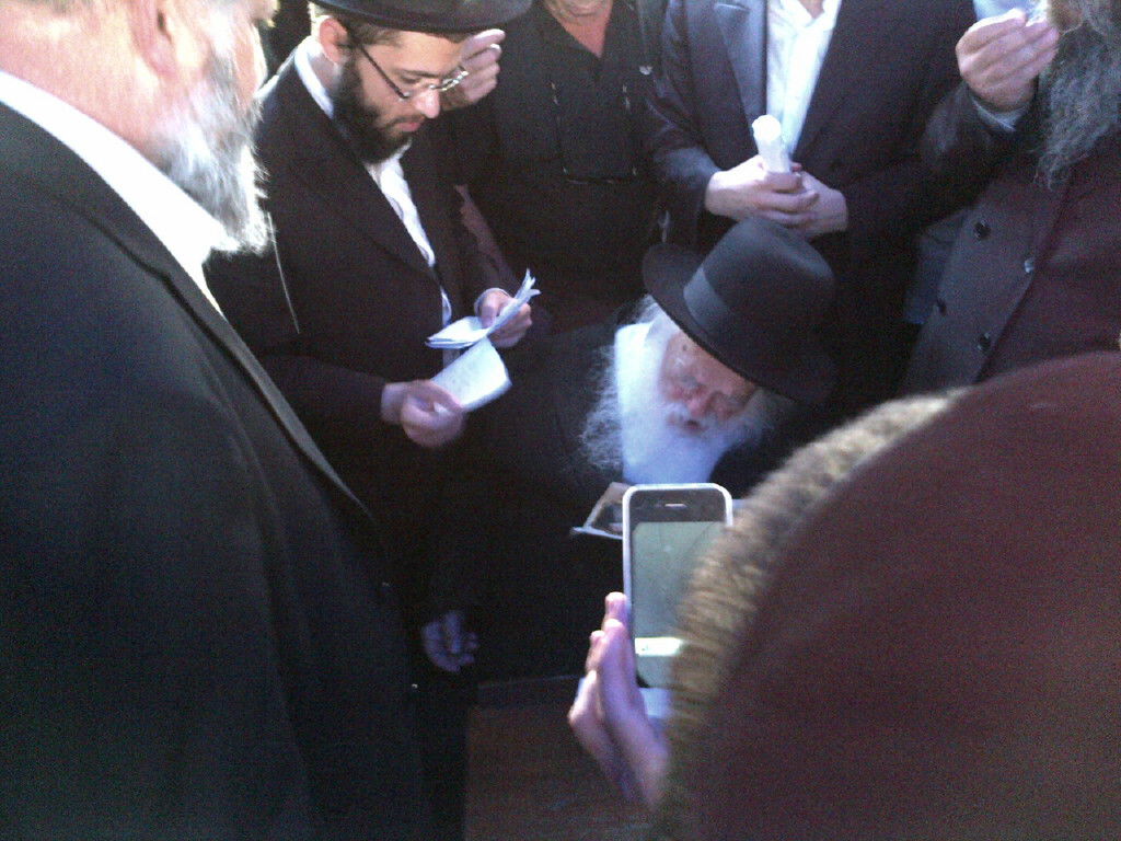 רבי חיים קנייבסקי העתיר בתפילה בבית השונמית