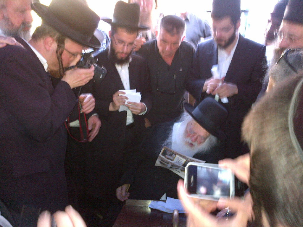 רבי חיים קנייבסקי העתיר בתפילה בבית השונמית