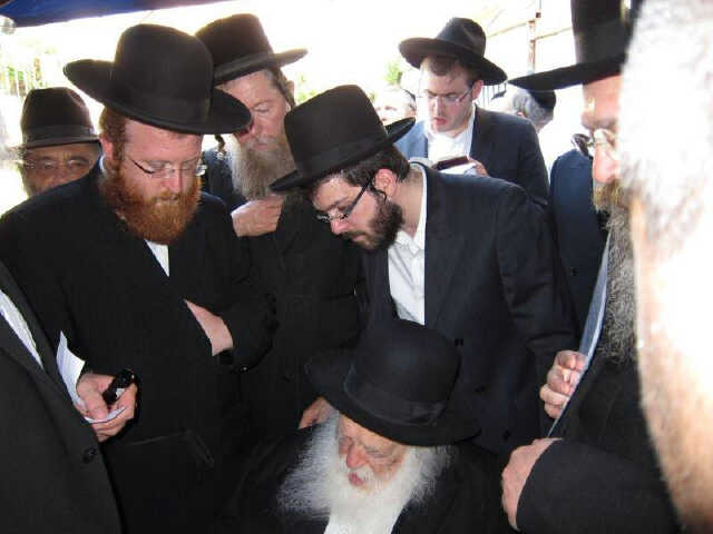 רבי חיים קנייבסקי העתיר בתפילה בבית השונמית