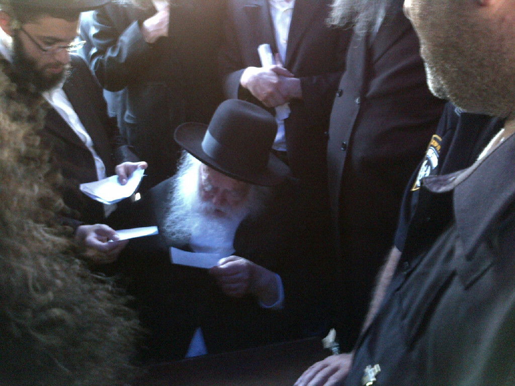 רבי חיים קנייבסקי העתיר בתפילה בבית השונמית