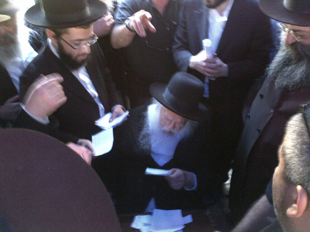 רבי חיים קנייבסקי העתיר בתפילה בבית השונמית