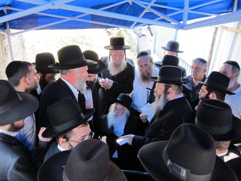 רבי חיים קנייבסקי העתיר בתפילה בבית השונמית